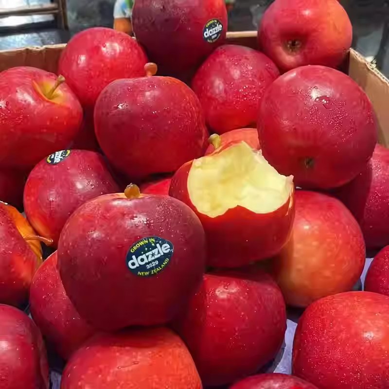 Crisp Red Apples image 2